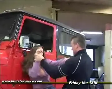 Автомеханик трахнул девушку в гараже против ее воли