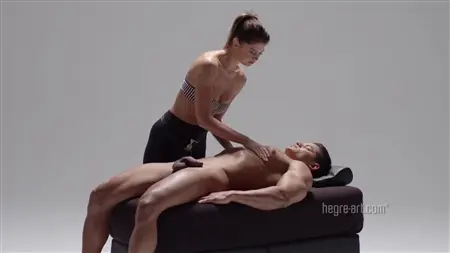 Девушка делает охуенный массаж члена пареньку
