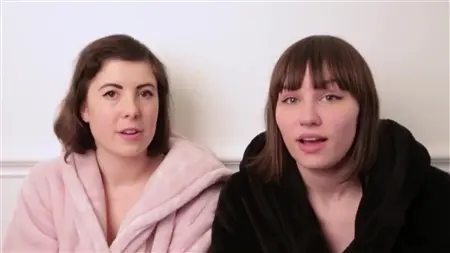 Две красивые лесбиянки дают откровенное интервью