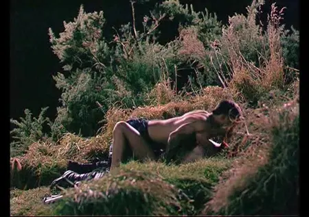 Героиня Эмили Ллойд трахается в лесу в эпизоде из киноленты «Дивный новый мир»