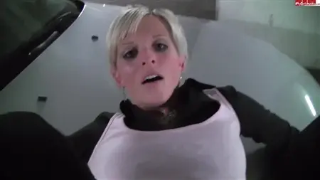 Любительское порно от немецкой блонды на подземной парковке