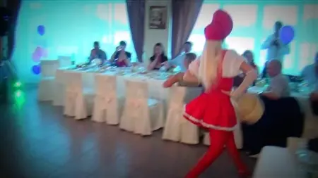 Русская шлюха танцует на вечеринке и трахается со своим партнером