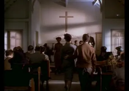 Сцена в церкви из фильма «Норма Джин и Мэрилин» с обнаженной Эшли Джадд