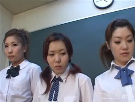 Учителя ебут японских школьниц (18 лет)