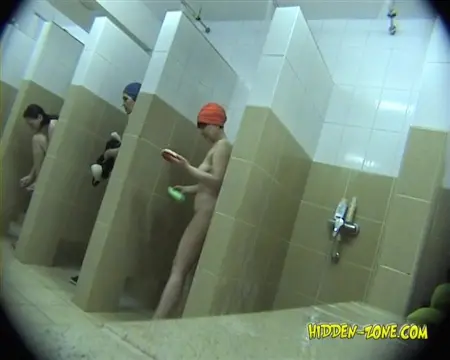 Женщины купаются голые в русской бане